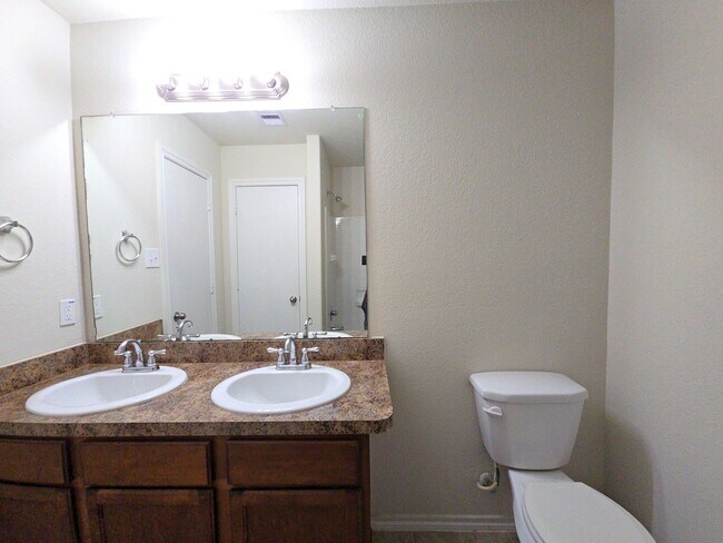 Building Photo - 810 Lightningbug Ln