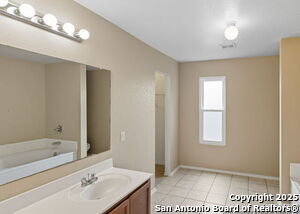 Building Photo - 3223 Crested Creek Dr