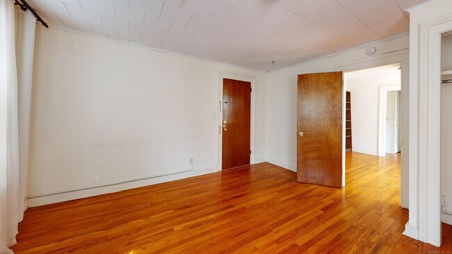 Building Photo - 459 Orange St