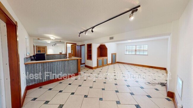 Building Photo - 552 Seagate Ave