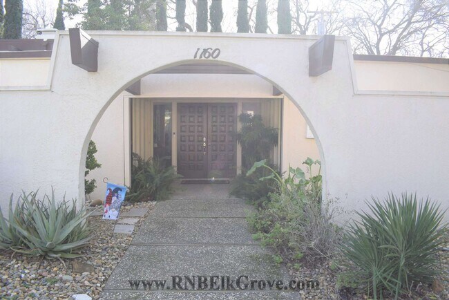 Building Photo - 1160 Silver Lake Dr