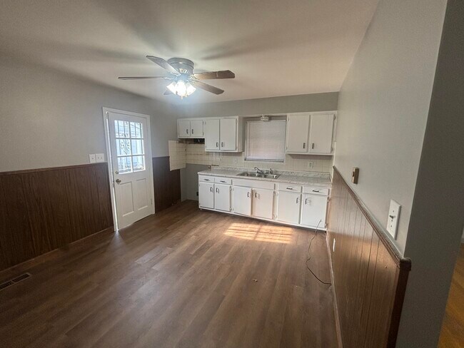 Building Photo - 1840 Costigan Dr