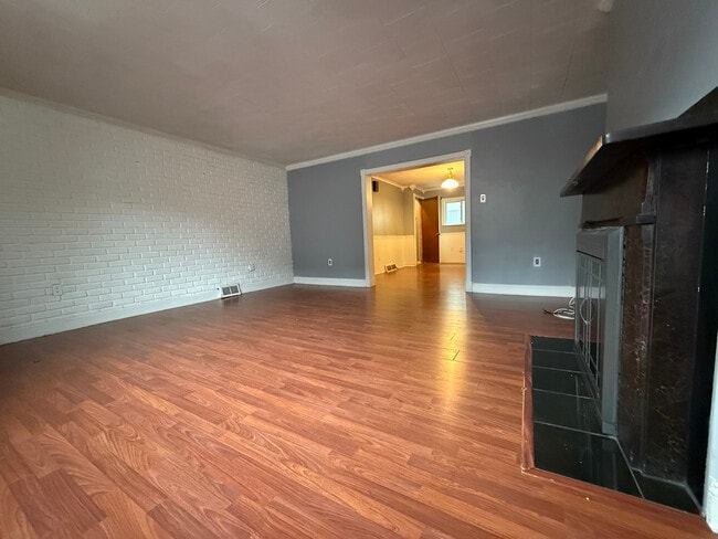 Building Photo - 1706 Mary St