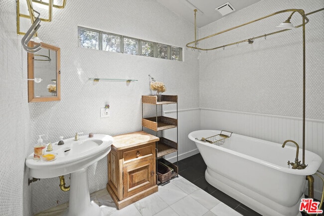 Building Photo - 28828 Selfridge Dr