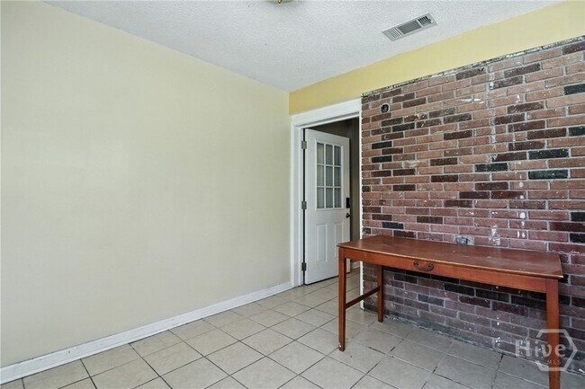 Building Photo - 332 Woodley Rd
