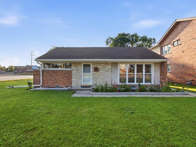 Building Photo - 7959 Nora Ave