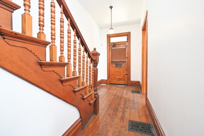 Building Photo - 735 Considine Ave