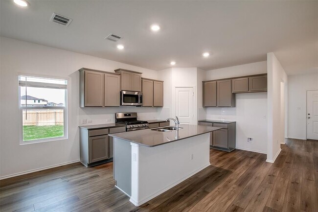 Building Photo - 414 Sebring Cir