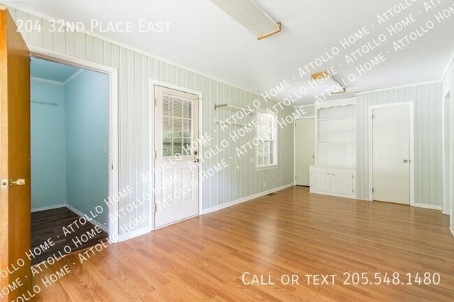 Building Photo - 204 32nd E Pl