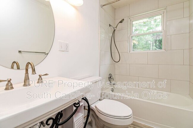 Building Photo - 2308 Manse St