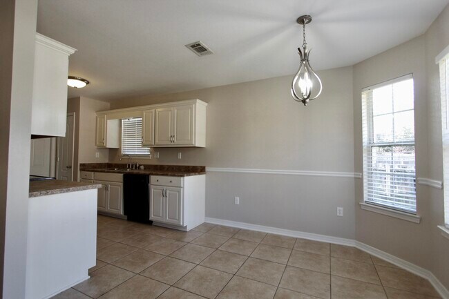 Building Photo - 3151 Forrest Ave