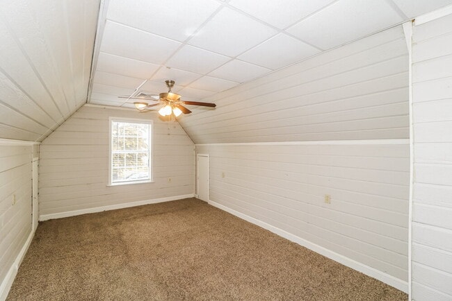 Building Photo - 9111 Kaitlyn Dr S