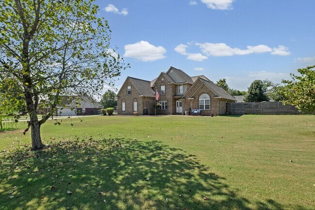 Building Photo - 713 Elizabeth Dr