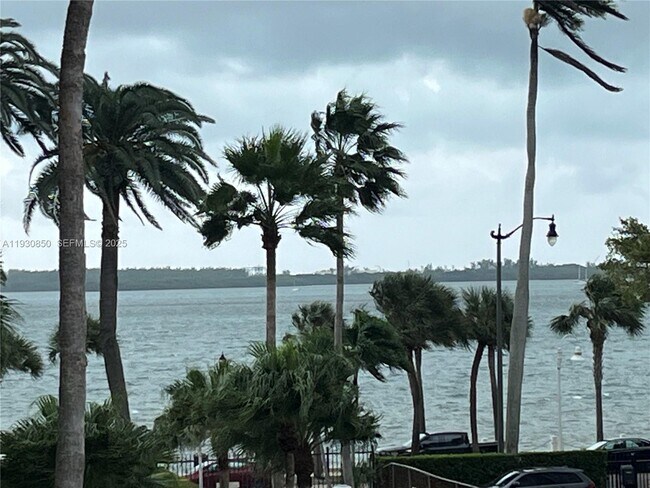 Building Photo - 1408 Brickell Bay Dr