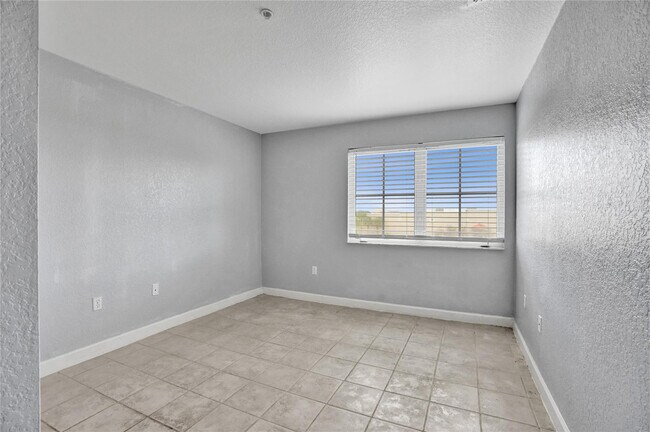 Building Photo - 2137 Shoma Dr