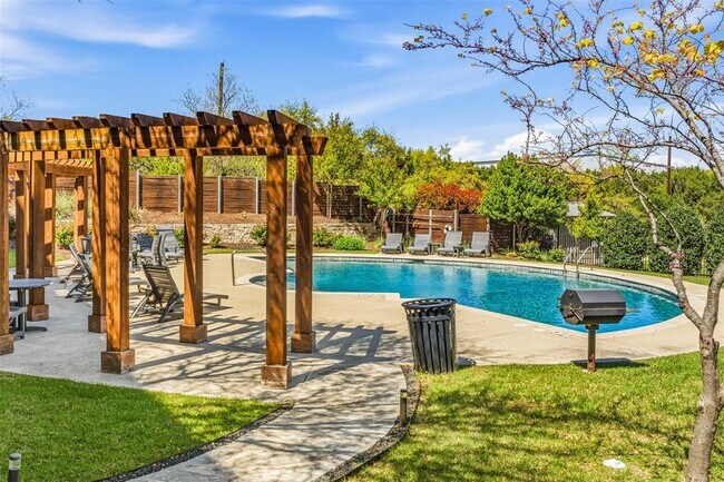 Building Photo - 5921 Hiline Rd