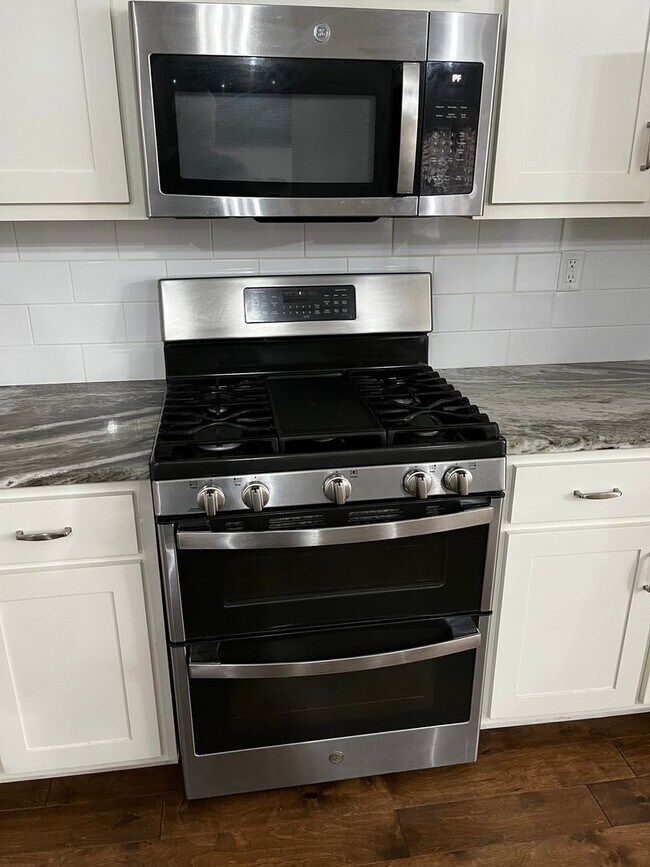 Building Photo - Custom Built home in a quiet subdivision