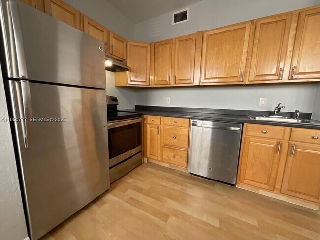 Building Photo - 1360 Collins Ave