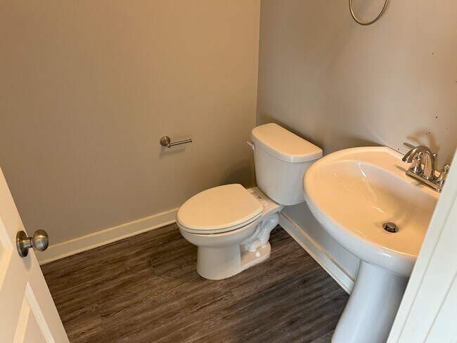 Building Photo - 26106 Valley Ridge Rd