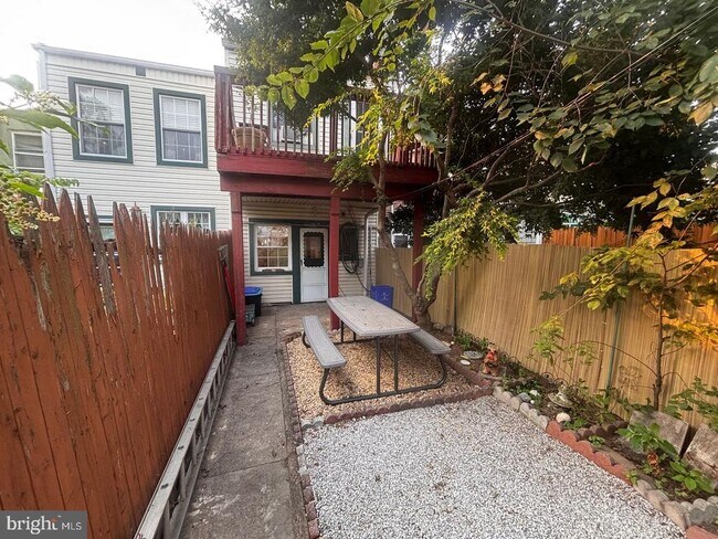 Building Photo - 3229 Almond St