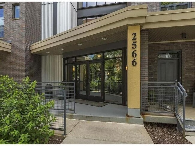 Building Photo - 2566 Ellis Ave