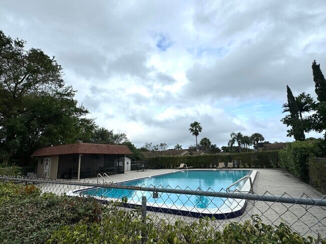 Building Photo - 1900 Palmland Dr