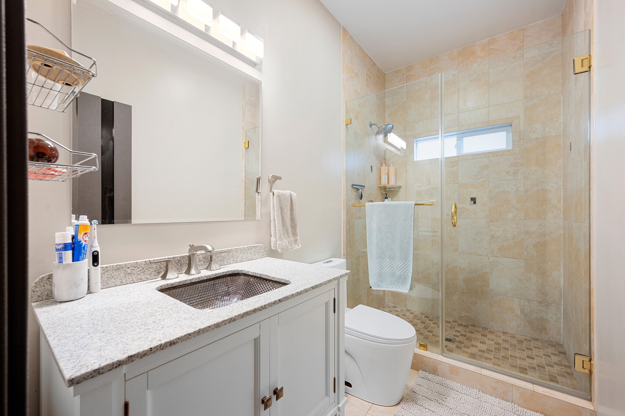 Building Photo - 3331 Oakmont View Dr