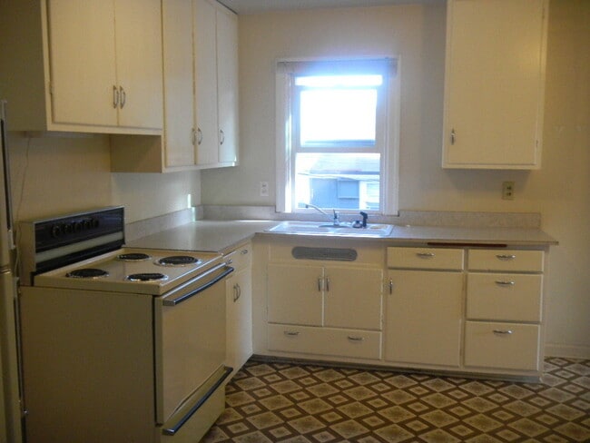 Building Photo - 1 Bedroom Duplex in Southwest Eugene