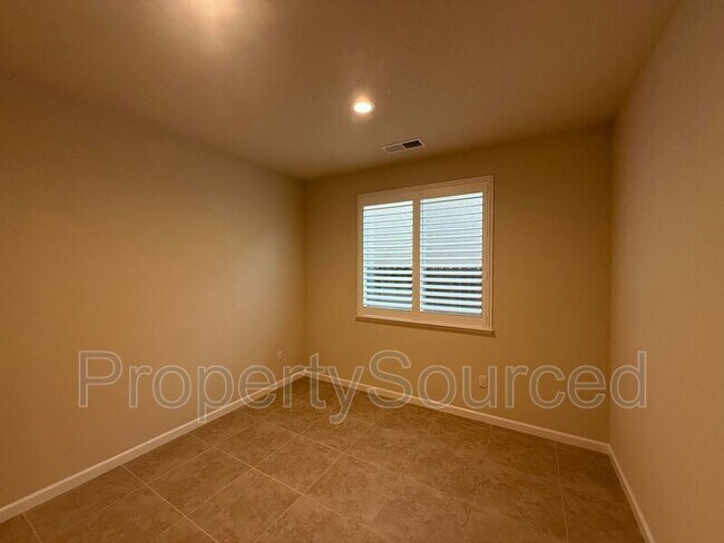 Building Photo - 3832 Lookout Dr