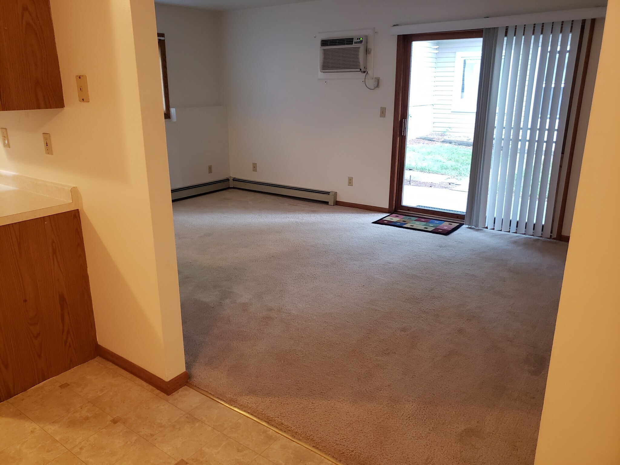 Building Photo - 261 Lucerne Ct