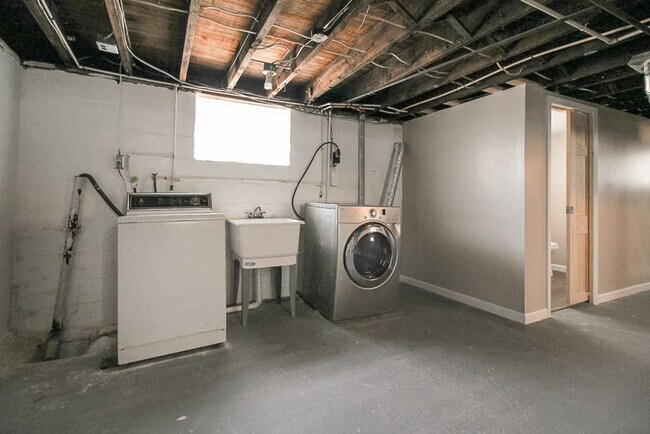 Building Photo - Must See!! Renovated Spacious Single Family House!