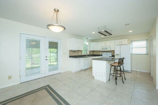 Building Photo - 5707 NW 66th Ave