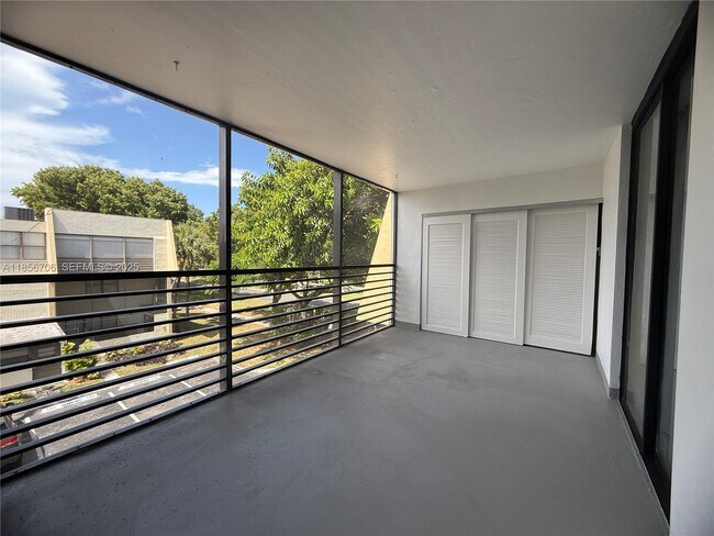 Building Photo - 20200 W Country Club Dr