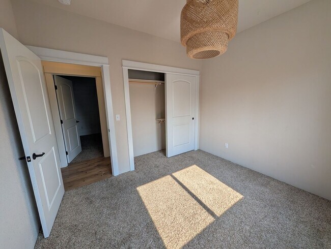 Building Photo - 1500 Darlene Dr