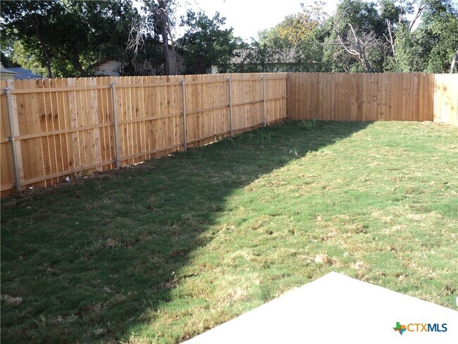 Building Photo - 1105 Brown Rock Dr