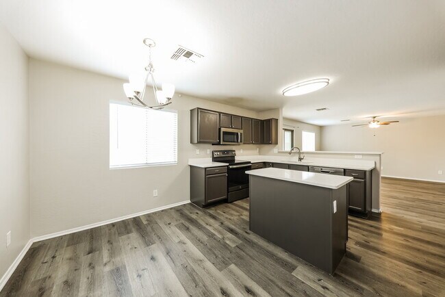 Building Photo - 3252 W Huntington Dr