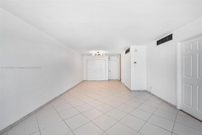 Building Photo - 6770 Indian Creek Dr