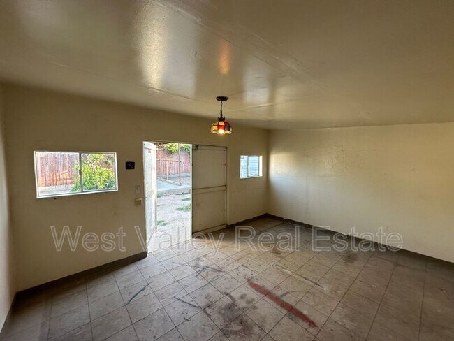 Building Photo - 116 Franklin Ave