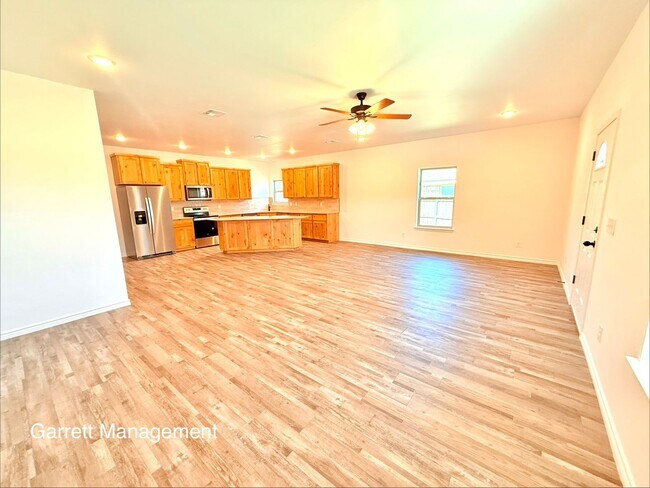 Building Photo - Amazing 4/2.5 House for Rent in Lampasas, Tx