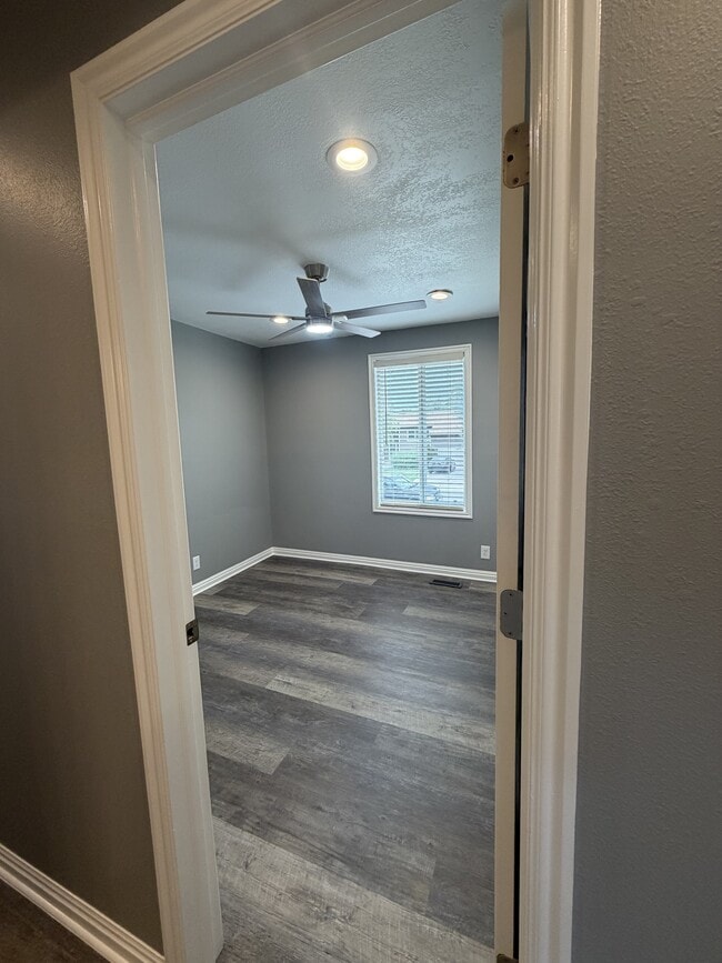 Building Photo - 3212 Hollyhock Hill