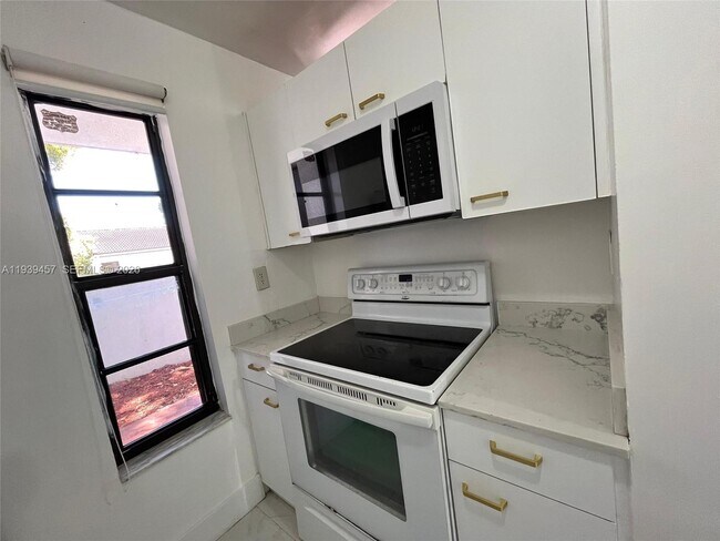 Building Photo - 7450 SW 153rd Pl