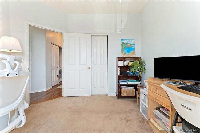 Building Photo - 8427 S Hoyt Way