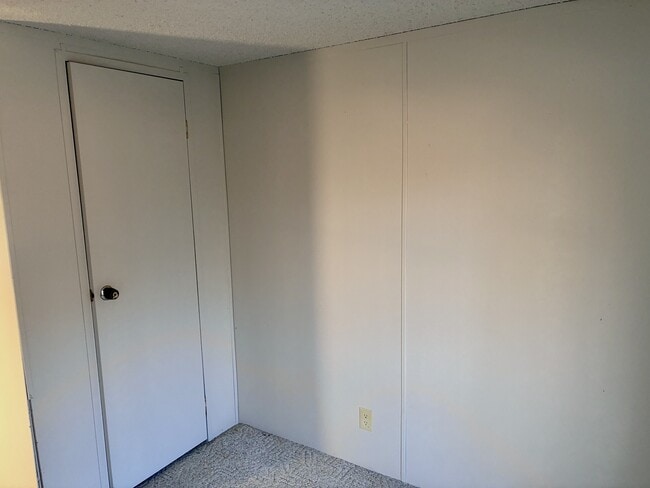 Building Photo - 101 Hill Rd