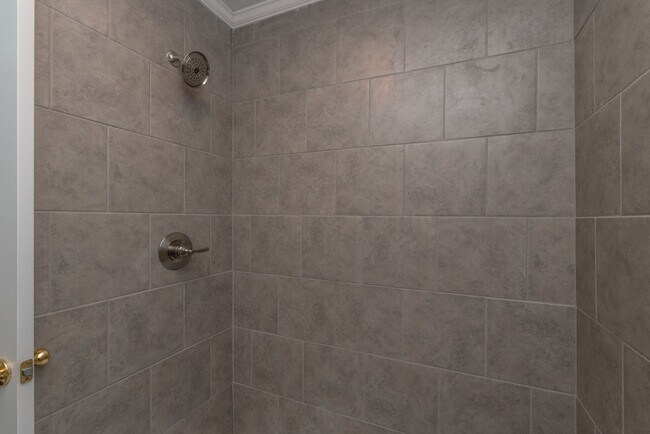 Building Photo - $1,250 - 3 bed/1 bath single-family home f...