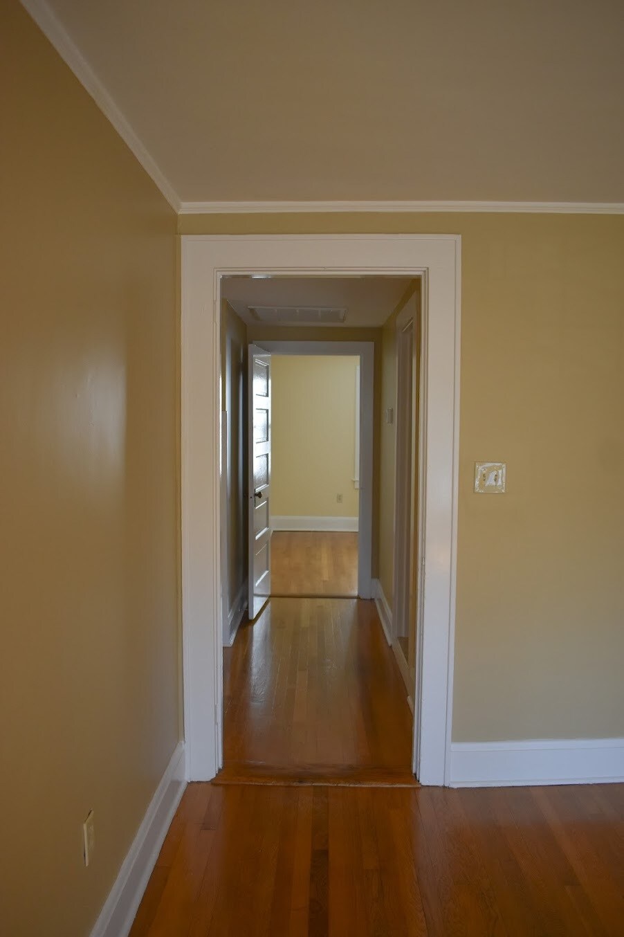 Building Photo - 13 W Main St