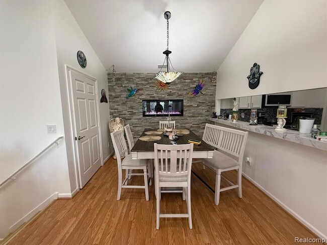 Building Photo - 3635 Reeves Dr