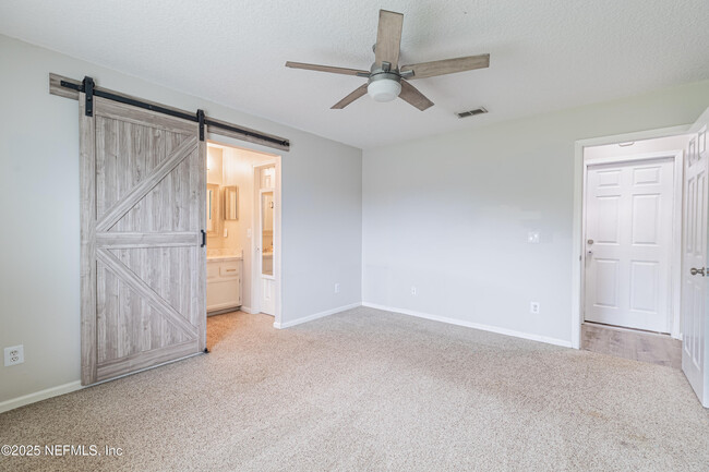 Building Photo - 12582 Hickory Lakes Dr S