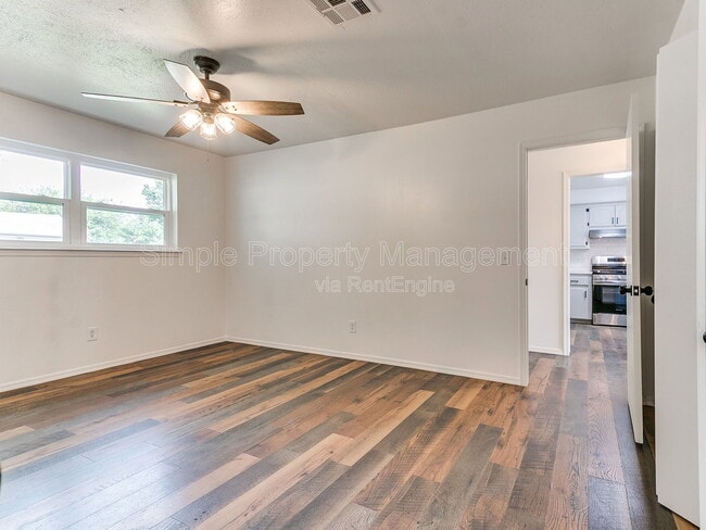 Building Photo - 2401 Fedderson Dr