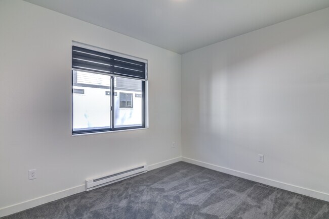 Building Photo - 3239 Fairfax St