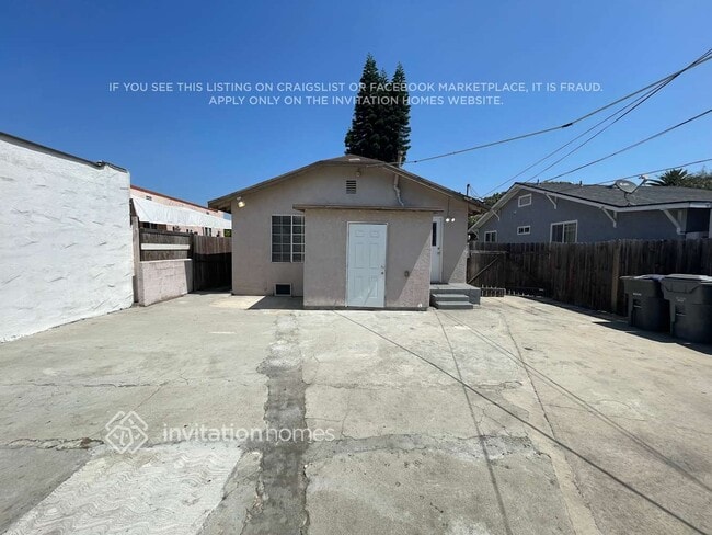 Building Photo - 2640 E 110th St